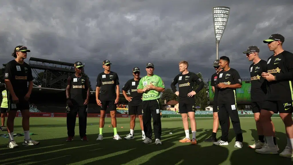 adelaide strikers vs sydney thunder, sydney thunder vs adelaide strikers, manuka oval canberra pitch report, thu vs str dream11 prediction, big bash,